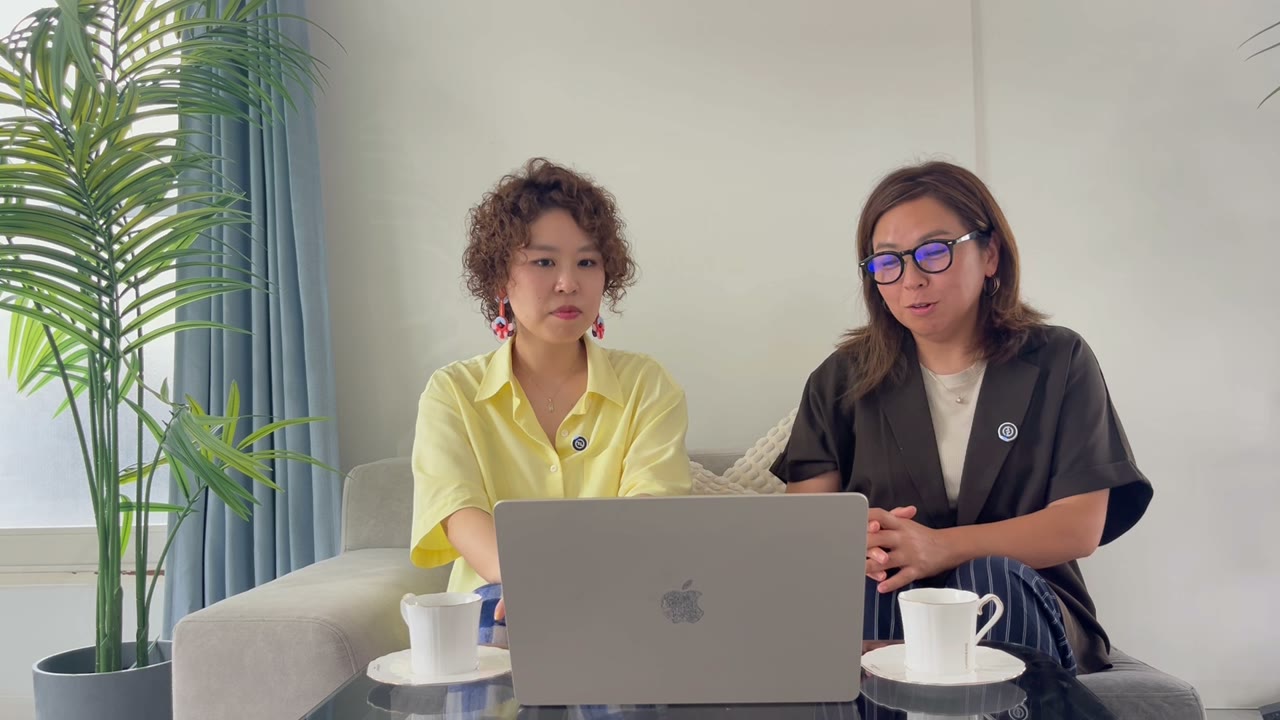 当時をふりかえるたかこさんとサニー